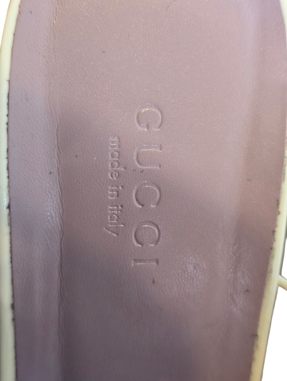 Gucci Cream Patent Leather Block Heel Sandals With Callouts 40 1/2 - Picture 9 of 14